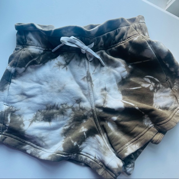 COPY - Lululemon Inner Glow Shorts - Picture 2 of 4